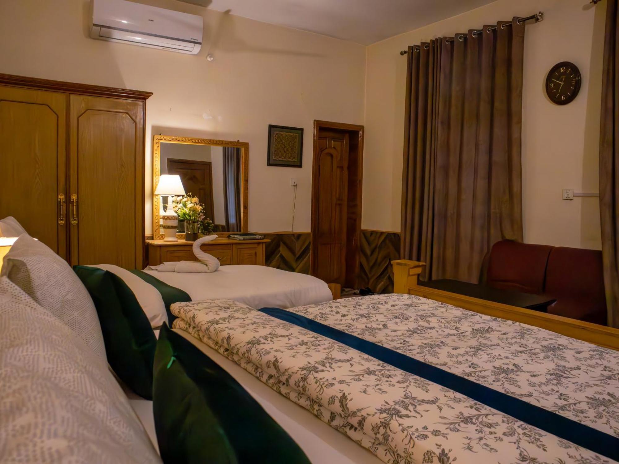 Duroyo Hotel Gilgit Exterior photo