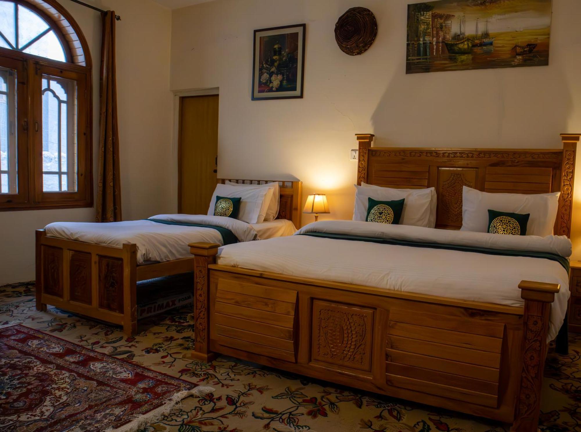 Duroyo Hotel Gilgit Exterior photo