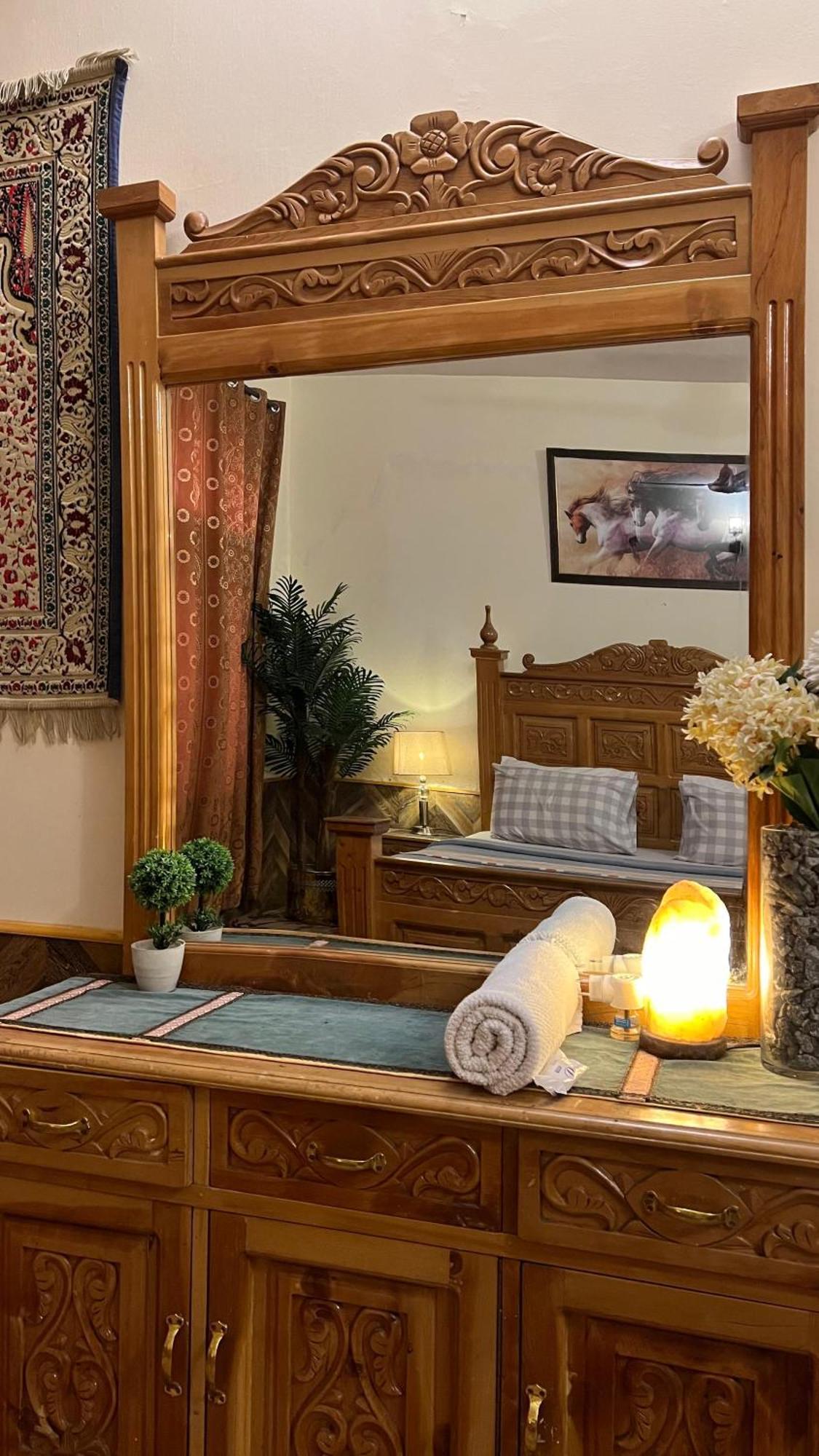 Duroyo Hotel Gilgit Exterior photo